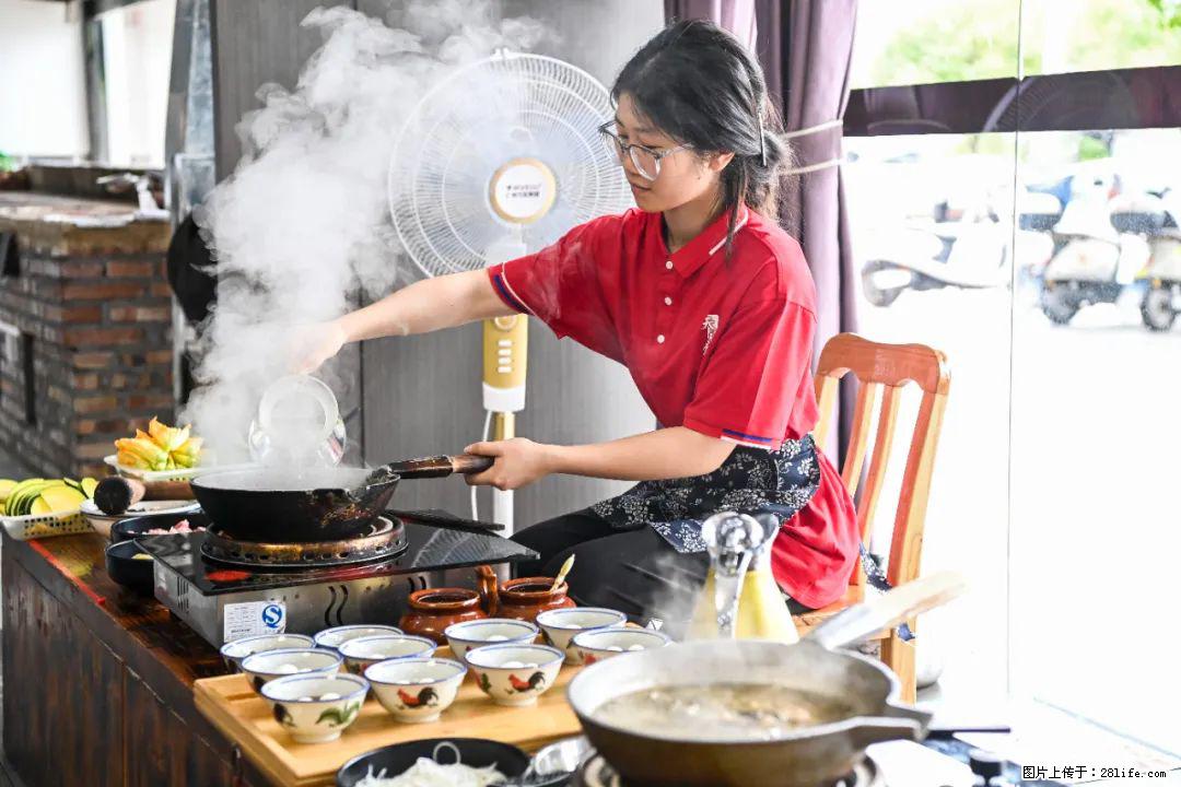 全网追的“扁担女孩”，找了一份暑假工，时薪12元 - 汕尾生活资讯 - 汕尾28生活网 sw.28life.net
